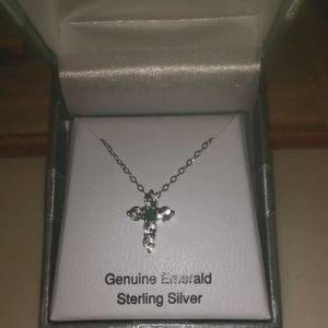 NWTS STERLING SILVER EMERALD CROSS NECKLACE